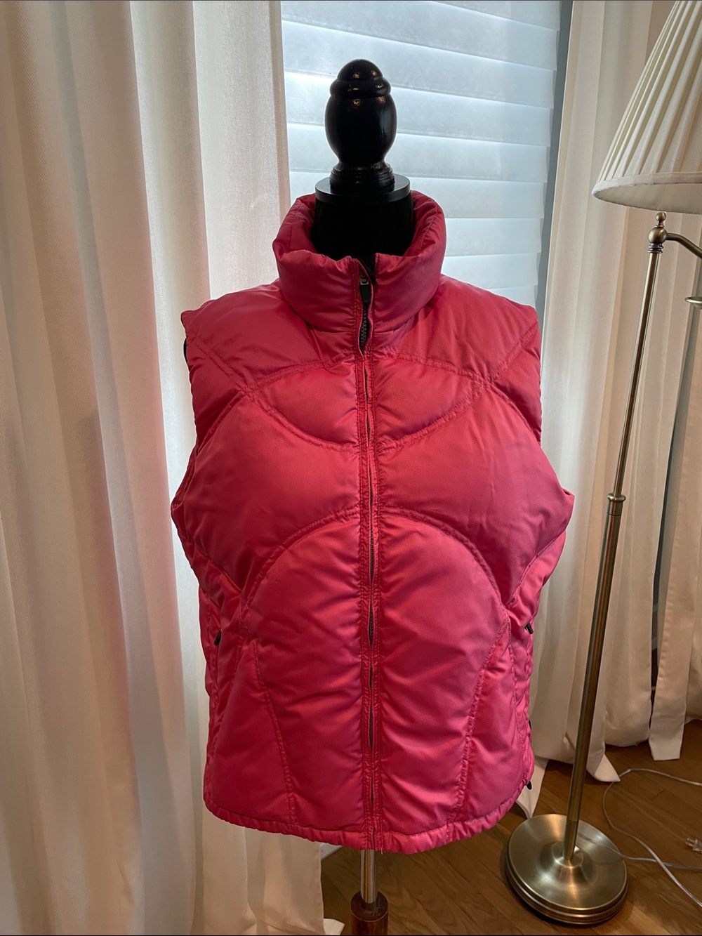 Vintage Obermeyer Goose Down Vest in a Vivid Pink Size 10 Women’s
